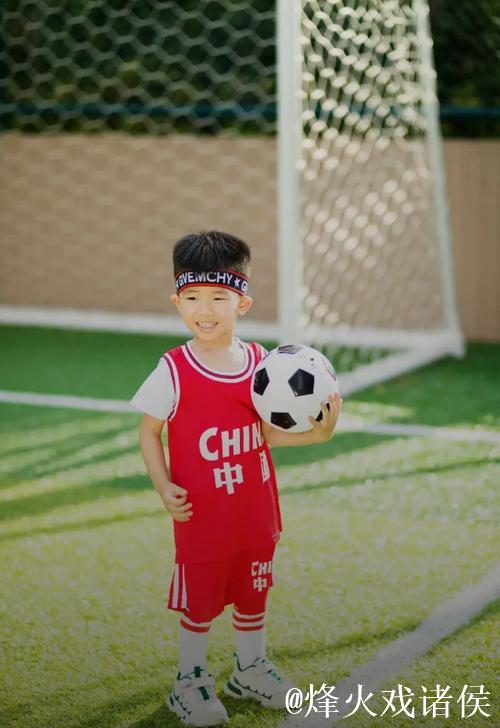7岁中国男孩留洋半年踢出职业范儿