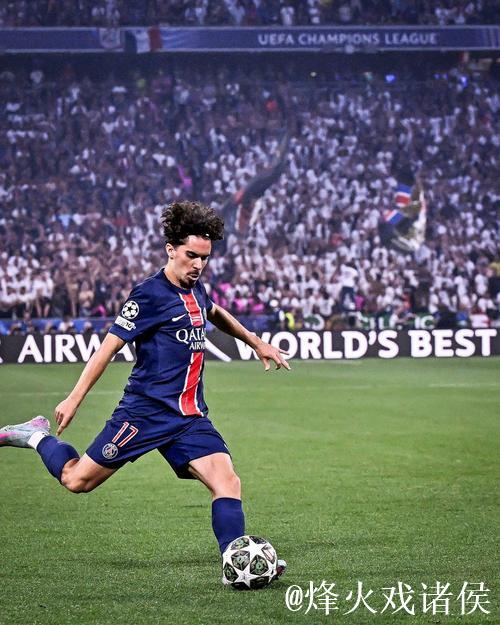 维蒂尼亚成为第九位在欧冠对阵英格兰球队上演帽子戏法的球员 维蒂尼亚成为第九位在欧冠对阵英格兰球队上演帽子戏法的球员